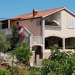 Apartments Mladen